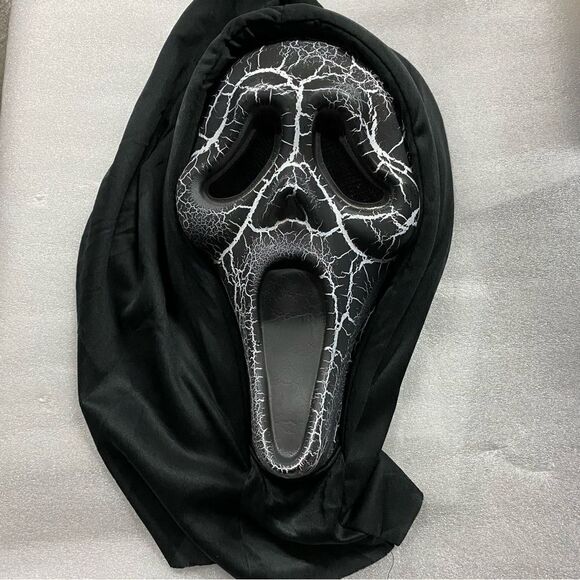Scream 4 EERIE EMBERS SMOLDERING Ghost Face Mask Fun World 2015 RARE! - Picture 1 of 7